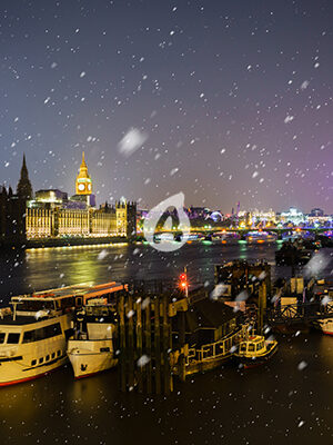 London landmarks viewd across river thames with fallng snow